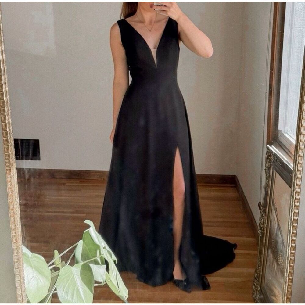 New Zoey Grey Black Sleeveless Plunge Neck Gown Size 6